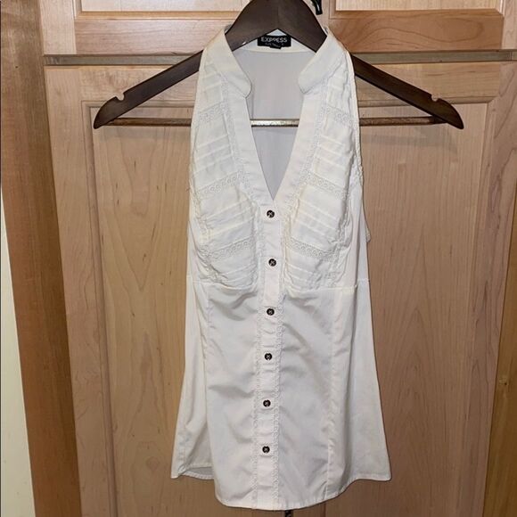 White sleeveless top - Picture 8 of 11